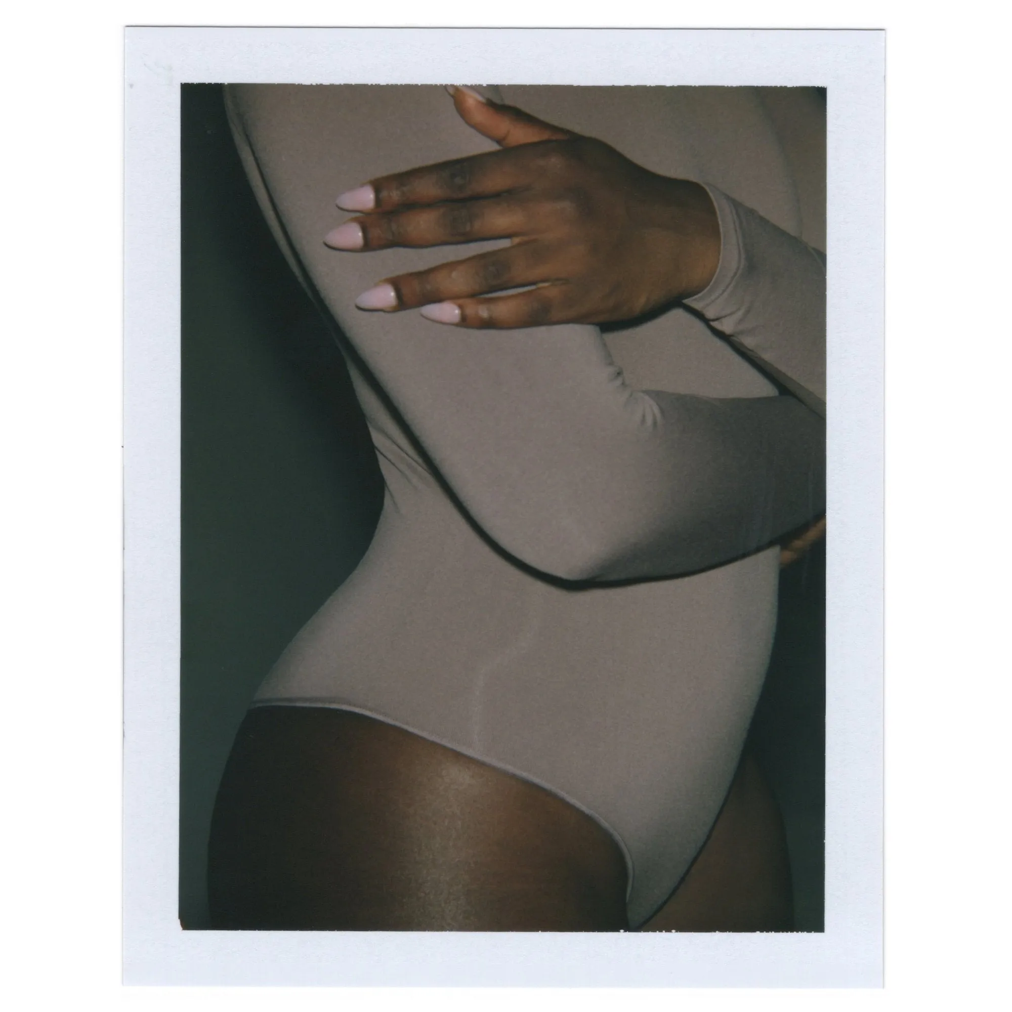 ESSENTIAL CREW NECK LONG SLEEVE BODYSUIT | SMOKEY QUARTZ